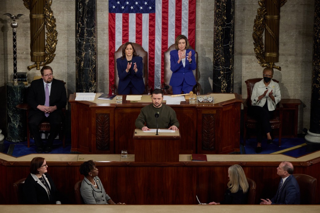 АҚШ конгрессменлари Зеленскийни олқишлар билан кутиб олишди