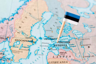 Эстония рус тилидаги мактаблар молиясини тўхтатади